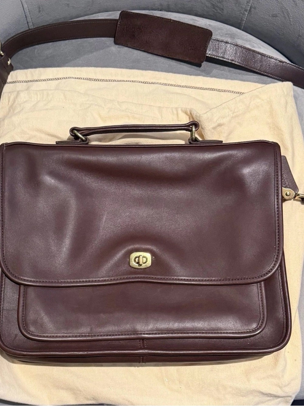Vintage Coach Brown Messenger Bag Turn Lock Closure Adjustable Shoulder Strap